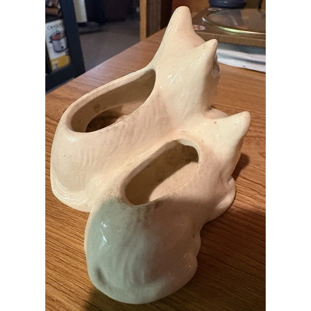 Vintage White Ceramic Cat Planter Unbranded 3 Cats Snuggling Folklectic Decor